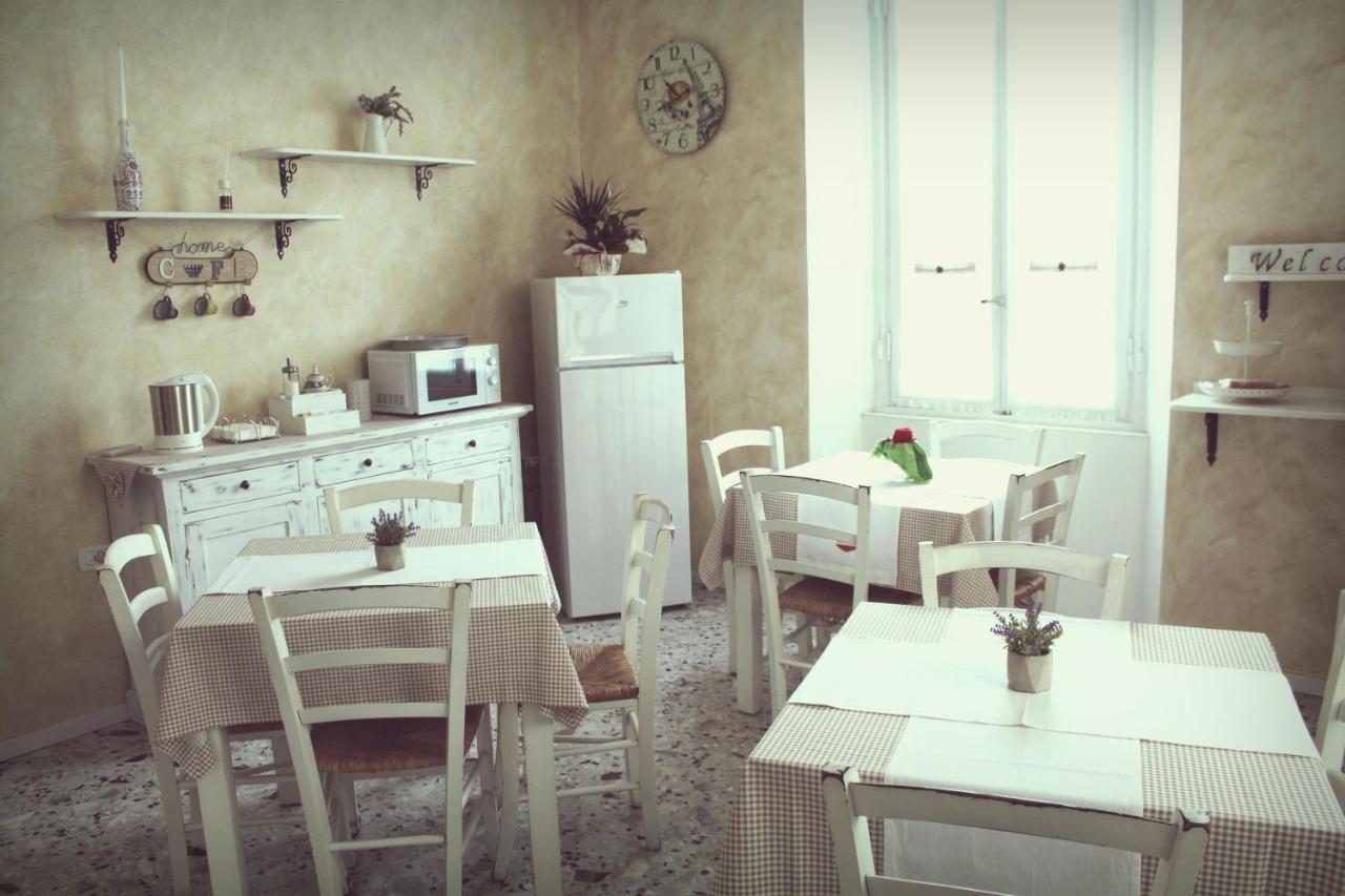 B&B Red House Garlate ภายนอก รูปภาพ